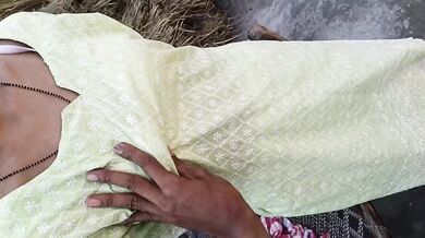 Chacha ki jawan beti ko nangi kar uski tight chut ko choda