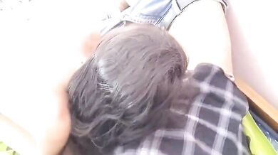 Tight boobs wali cute girlfriend chus rahi hai boyfriend ka lund