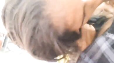 Tight boobs wali cute girlfriend chus rahi hai boyfriend ka lund