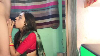 Lal saree mai saji hot bhabhi ko lund chusaake choda