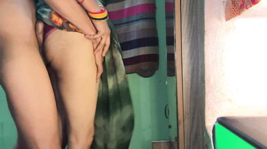 Lal saree mai saji hot bhabhi ko lund chusaake choda