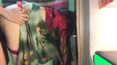 Lal saree mai saji hot bhabhi ko lund chusaake choda