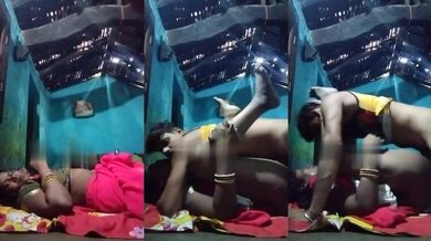 Taange uthaake chodi gaanv ki bhabhi ki chut