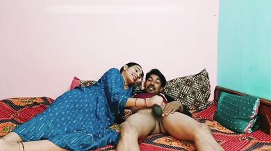 Kaam pe jaane se pahle subha subha patni ko lund chusaayaa