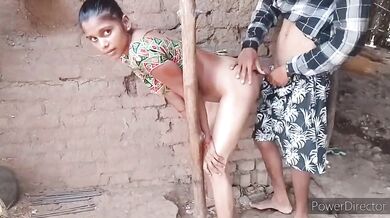 Khulle mai maari dehati bhabhi ki gaand