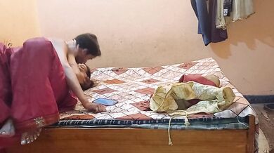 Sundar bhabhi ko chod chut mai bhara virya uske pati nai