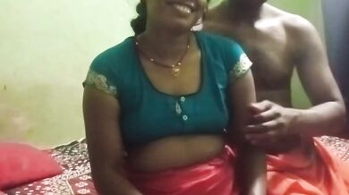 Gaanv ki bhabhi pati ke sath sex ka maja le rahi hai