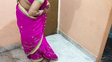 Gulabi saree pahni housewife chudi pati ke lund ko chuskar