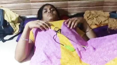 Patni nai pati ka lund pakad apni chut mai daali