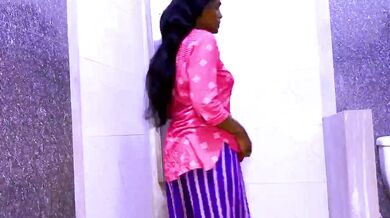 Tamil divorced lady ko bathroom mai gaand chataake choda