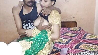 Jawan bhabhi ke sath chudai ka maja leta devar