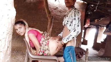 Kursi pe bitha village bhabhi ki maari gaand