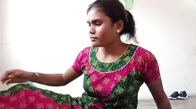 Village bhabhi gayi apne padosi ladke ke paas uska lund chuske chudne