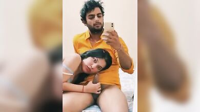 Boyfriend ka kala bada lund ko chusti hot girlfriend