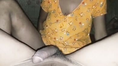 Pati ke bade lund ko chuske patni nai chudwai apni jhaanto wali chut