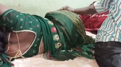 Bhabhi ki chut ko chaatkar choda or chut mai bhara maal