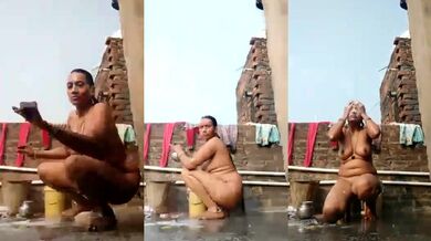 Chat ke upar nangi nahate hue ka banaya bathing video