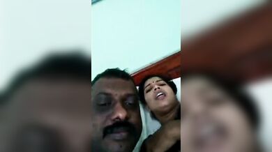 Badi gaand wali mallu wife ki doggy style mai chudai