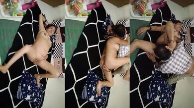 Budhhe nokar se apni chut or gaand ko chatwaati aunty