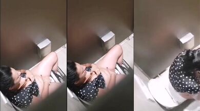 Office toilet nai masturabtion karti ladki