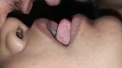 Girlfriend enjoy close up sex and say jibh bahar nikaal