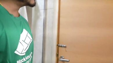 Plumber nai jawan orat ko pataake choda