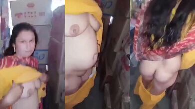 Dukaan mai saaman ke paise ke badle apni boobs or gaand ko dikhaai