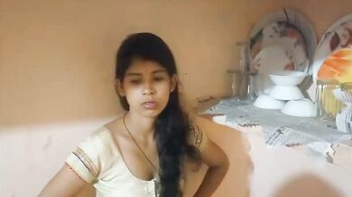 Sexy slim bhabhi apne lover se chud rahi hai