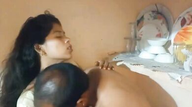 Sexy slim bhabhi apne lover se chud rahi hai