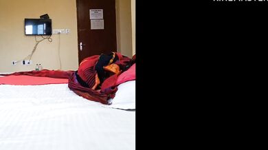 Oyo rooms par la ke choda padosan bahbhi ko