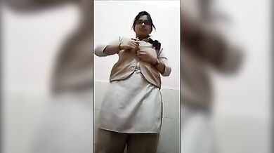 Desi milf aunty ka bathroom ka bottle sex video
