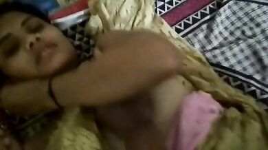 Gaanw ki jawan ladki ka pink bur