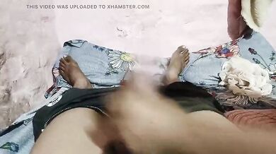 Chhoti bahan ne bhai ka bada lund pakad ke muth mari