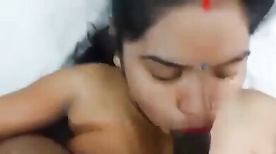 Real Indian wife ka hot blowjob honeymoon video me