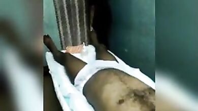 Massage parlor me lund hila ke muth marti desi girl