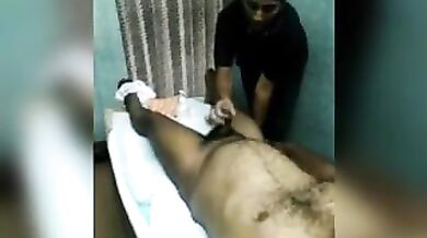 Massage parlor me lund hila ke muth marti desi girl