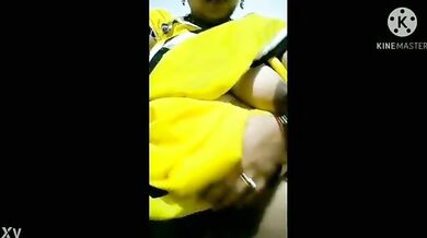 Desi mami ne video call me chut kholi