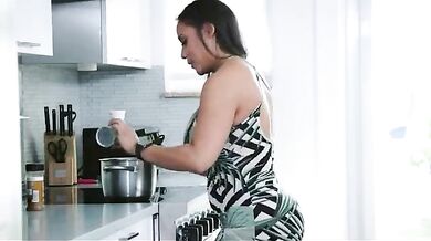 Maa ki gaand pakad sautele bete ne choda