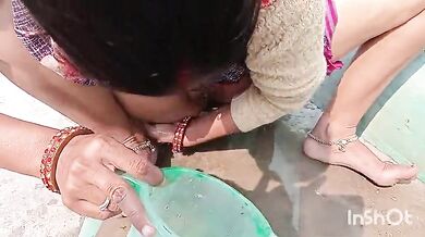 Chhat par chut ki shaving ki gaanw ki bhabhi ne