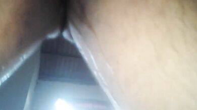 Lund par moot ke chudwaya padosan aunty ne