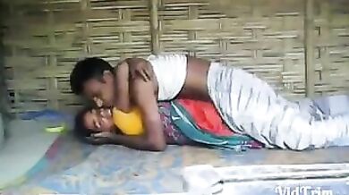 Dihadi majdur bhabhi ko muhbole bhai ne choda