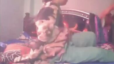 Padosan ladki ki gaand mari tel laga ke