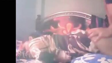 Padosan ladki ki gaand mari tel laga ke