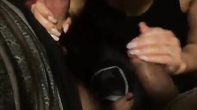 Maal ne boyfriend aur uske dost ka lund chusa