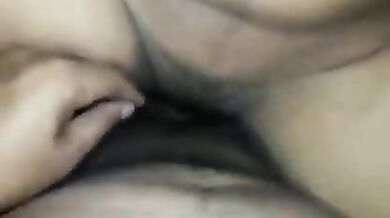 Polutry ke nokar ki bahan ko choda lund par bitha ke