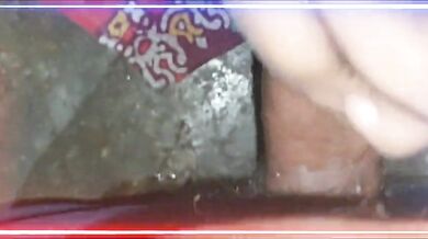 Pyasi padosan aunty ke muh me lund ka maal diya