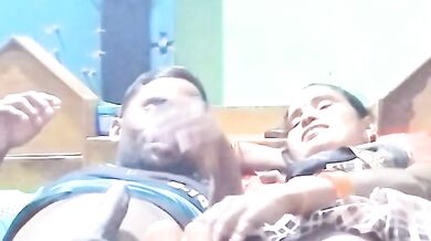 Padosan aunty lover ko bula ke ghar me chudi