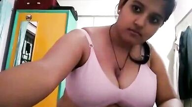 Bhabhi nude webcam show me badi chuchi dikha rahi he