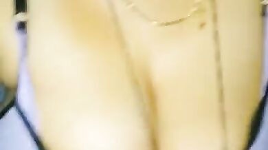 Maa ka blouse aur bra nikali sautele bete ne