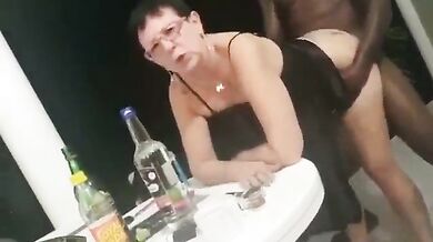 Sharab aur lund ki party ki budhi ne